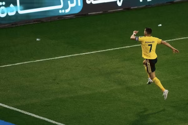 Ronaldo giải cơn khát hat-trick sau 908 ngày 