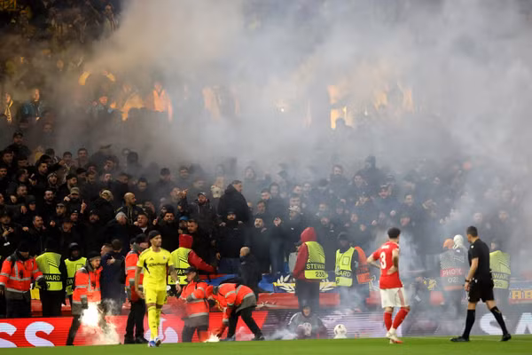Hỗn loạn ở trận đấu giữa đại diện Anh – Thổ Nhĩ Kỳ tại Europa League 