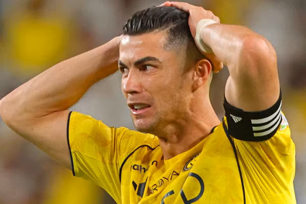 Al Nassr khủng hoảng, tương lai Ronaldo bị đặt dấu hỏi