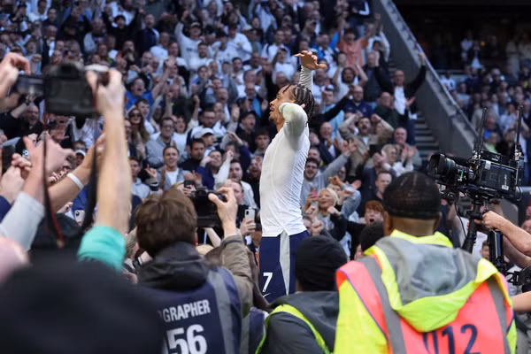 Brighton trao ‘vé xuống hạng’ cho Tottenham 
