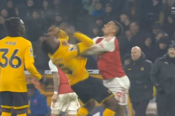 Hỗn loạn sau trận Wolves buộc Arsenal ‘cưa điểm’