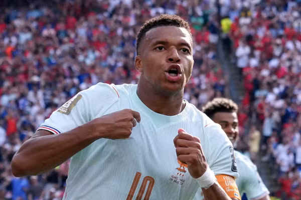 Mbappe bắt kịp Messi, Pháp lần thứ 3 liên tiếp vào bán kết World Cup