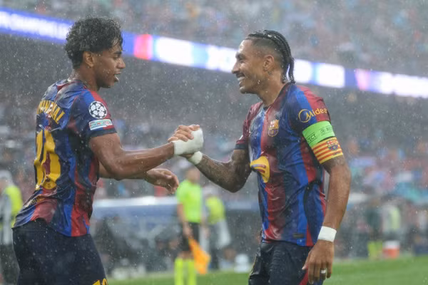HLV Barca: 'Yamal xứng đáng giành Quả bóng Vàng'