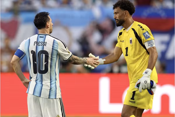 Thủ môn tuyển Cape Verde sắp trở thành đồng đội Messi? 