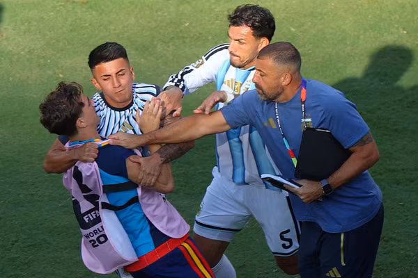 FIFA điều tra 3 thành viên tuyển Argentina với ‘tội danh rất nặng’