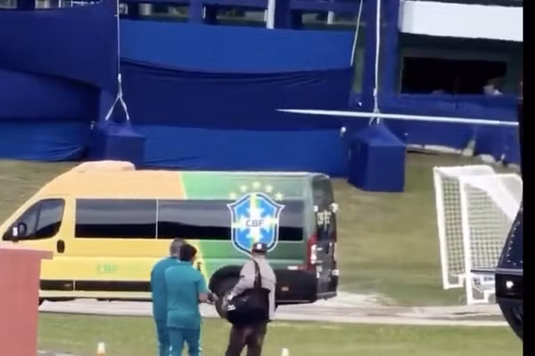 Neymar 'chơi trội' trong ngày hội quân cùng tuyển Brazil
