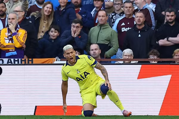 Liên tiếp đón tin vui, Tottenham tự quyết vé trụ hạng Ngoại hạng Anh