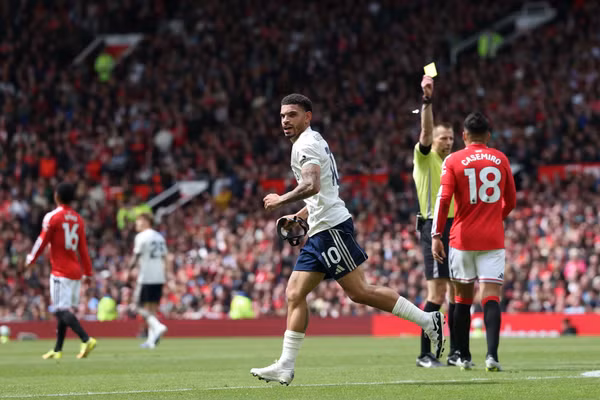 Nhạc trưởng Fernandes chạm kỷ lục, Man Utd chắc top 3 Ngoại hạng Anh