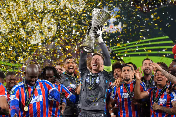Crystal Palace mở hội sau chức vô địch châu Âu lịch sử