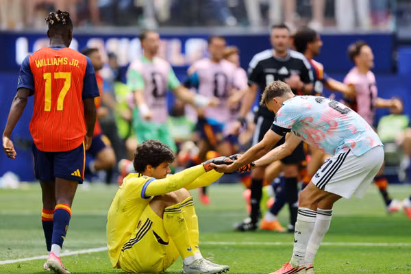 Thủ môn Man Utd mắc sai lầm, Tây Ban Nha ‘tiễn’ Bỉ khỏi World Cup 