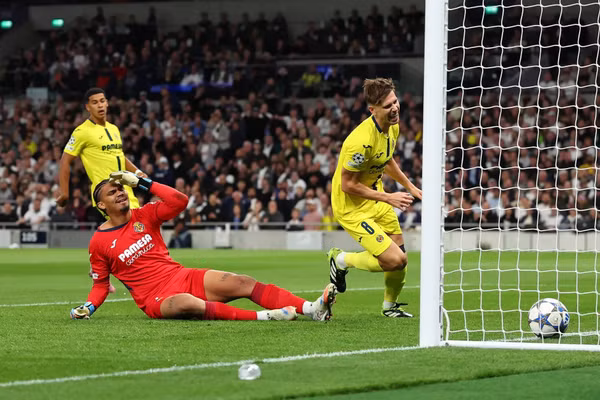 Thủ môn ‘tệ chưa từng thấy’, Tottenham có 3 điểm ở Champions League 
