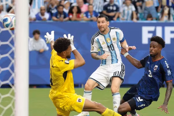 Messi sáng cửa đoạt Quả bóng Vàng thứ 9 