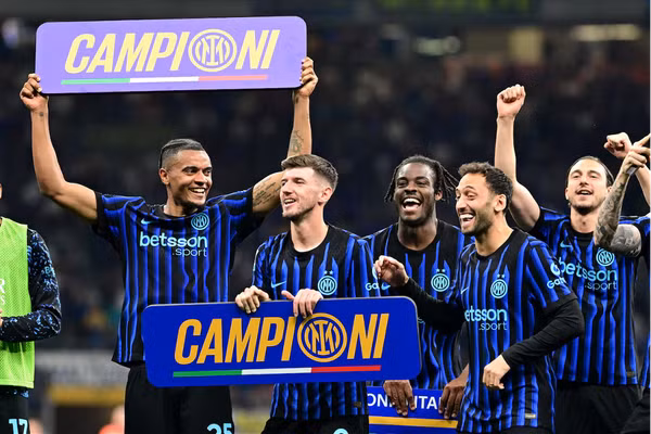 Inter Milan đăng quang sớm Serie A 