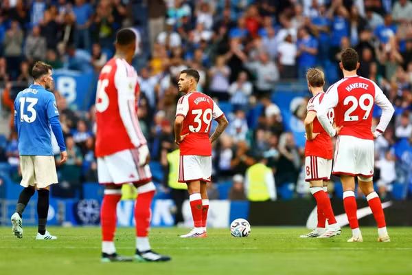 Thua trắng Brighton, Arsenal đứt mạch 7 trận toàn thắng