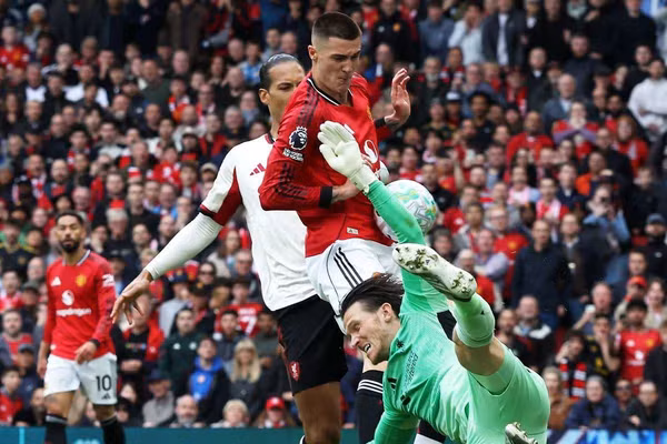 Thua Man Utd, HLV Liverpool nói lời cay đắng về VAR