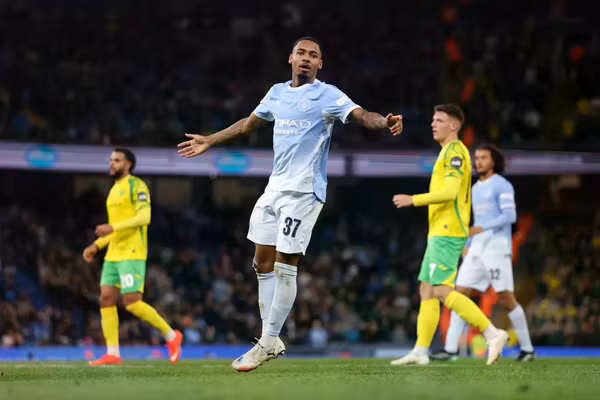 Tài năng 17 tuổi lập cú đúp, Man City đại thắng tại Cúp Liên đoàn Anh