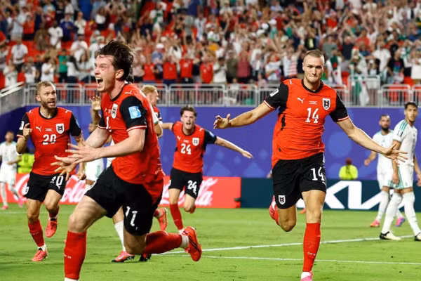 Thoát hiểm phút 90+5, Áo hẹn Tây Ban Nha ở vòng knock-out 