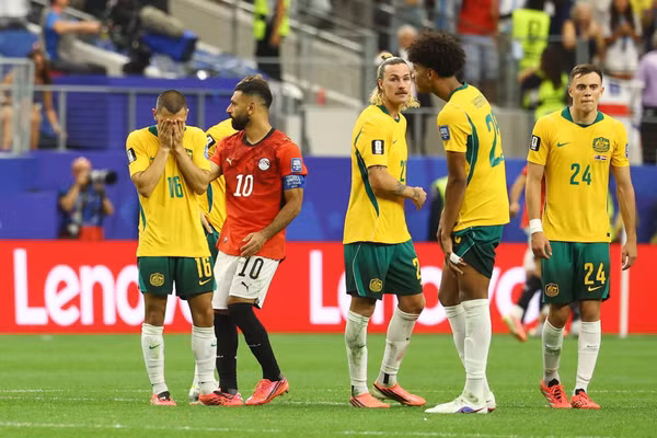 Australia gục ngã trên chấm 11m, Ai Cập phá dớp 92 năm tại World Cup