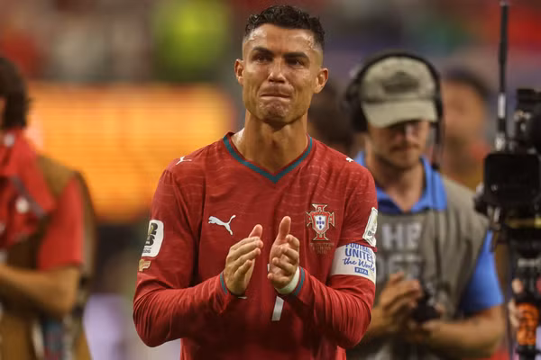 Thua Tây Ban Nha, Ronaldo bật khóc rời World Cup cuối cùng