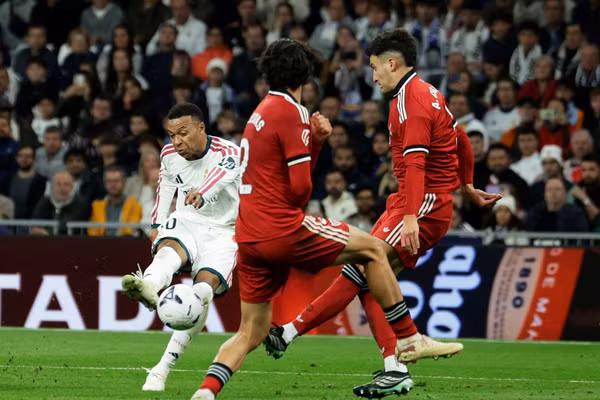 Real Madrid bất bại 8 trận sân nhà liên tiếp 