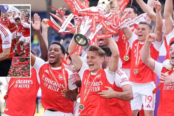 Khoảnh khắc lịch sử: Arsenal chính thức lên đỉnh Ngoại hạng Anh