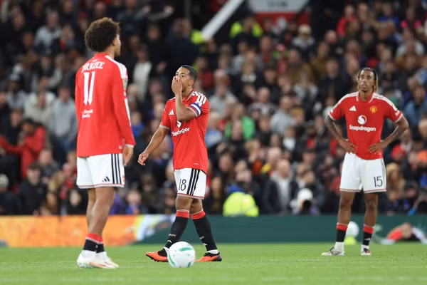 Man Utd đánh mất kỷ lục tồn tại 42 năm tại Old Trafford