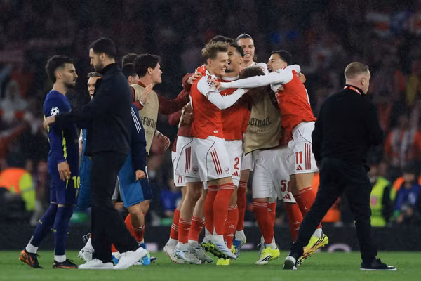 Saka đưa Arsenal vào chung kết Champions League 