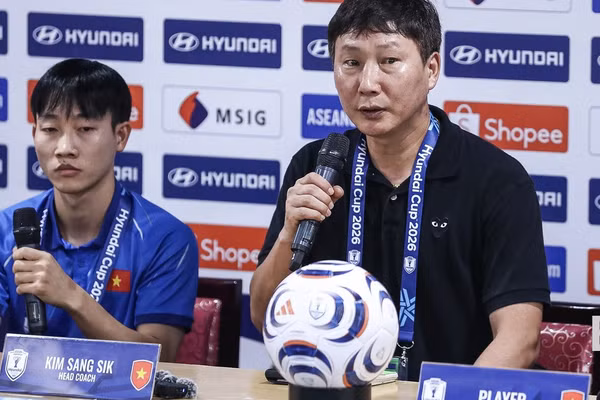 HLV Kim Sang-sik ‘yêu cầu đặc biệt’ với Xuân Son