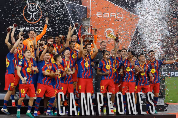 Kịch tính hạ Real Madrid, Barca đăng quang Siêu cúp Tây Ban Nha 