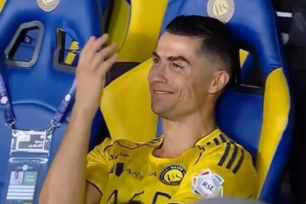 Thủ môn mắc sai lầm khó hiểu, Ronaldo lỡ đăng quang Saudi Pro League 