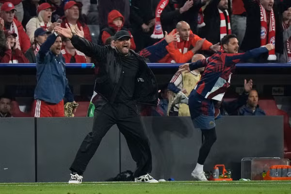 Trọng tài khiến Bayern Munich phẫn nộ rời Champions League
