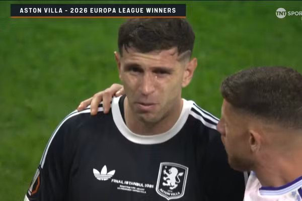 Vô địch Europa League, thủ môn Aston Villa bật khóc 