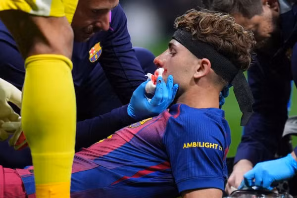 3 tình huống tranh cãi ‘đẩy’ Barcelona rời Champions League