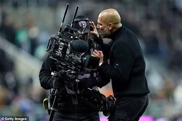 HLV Man City ‘nổi nóng với tất cả’ khi thua sốc Newcastle 