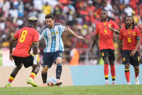 Messi có ‘lần đầu’ ở châu Phi