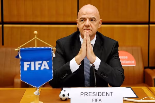 Chủ tịch FIFA đến Malaysia giữa lúc nhạy cảm về án phạt nhập tịch