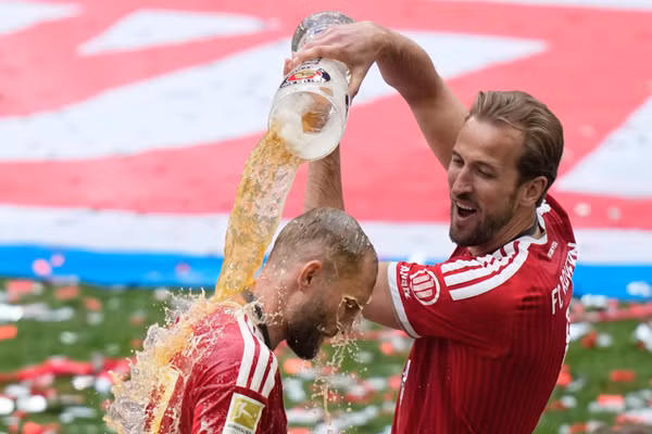 Màn ăn mừng vô địch Bundesliga đầy cảm xúc của Bayern Munich