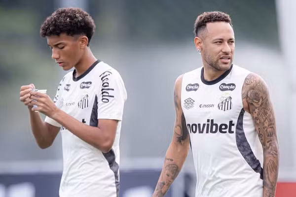 Neymar xin lỗi vụ ‘tác động vật lý đàn em’