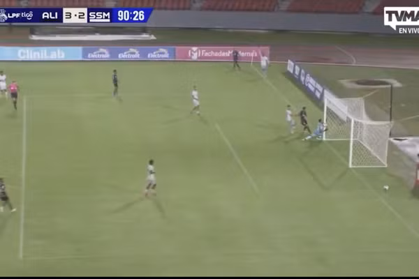 Video: Phản lưới khó tin, cựu tuyển thủ Panama bị điều tra bán độ