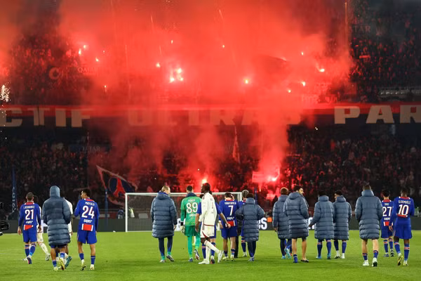 PSG chạm một tay vào ngôi vương Ligue 1