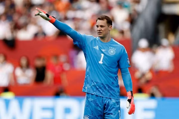 Thủ môn Neuer đi vào lịch sử World Cup