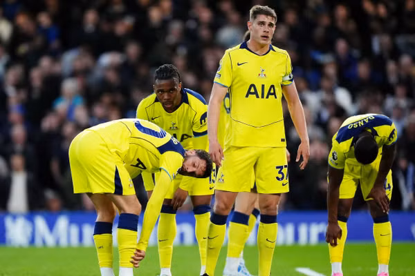 Chelsea khiến Tottenham chưa thể trụ hạng 
