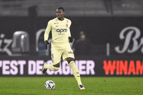 Xa sân cỏ hơn 2 năm, Pogba tái xuất trong thảm bại