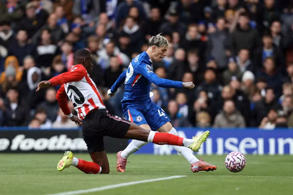 ‘Hạ đẹp’ Chelsea, tân binh Sunderland lên nhì bảng Ngoại hạng Anh 