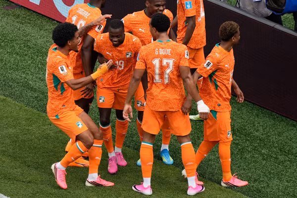 Hạ ‘tí hon’ Curacao, Bờ Biển Ngà lần đầu tiên đoạt vé vòng knock-out World Cup 
