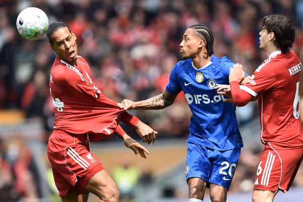 Bị Chelsea cầm chân, Liverpool lỡ cơ hội chốt vé sớm dự Champions League 