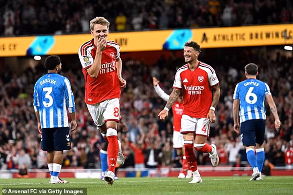 Vòng 1 Ngoại hạng Anh: Man Utd thua sốc tân binh, Arsenal ‘ra oai’
