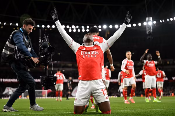 HLV Tottenham xin lỗi người hâm mộ vì thất bại ‘cực kỳ đau đớn’ trước Arsenal 