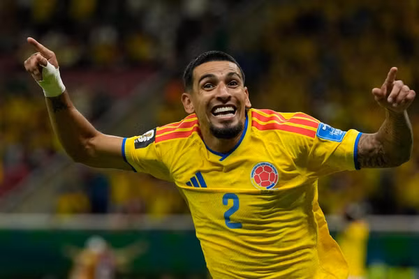 Hậu vệ ghi bàn giúp Colombia sớm giành vé vào vòng knock-out