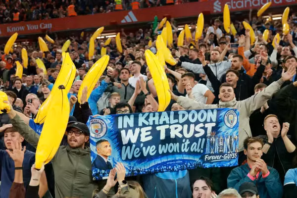 'Chuối bơm hơi' hứa hẹn phủ kín khán đài trận Man City - Ipswich Town